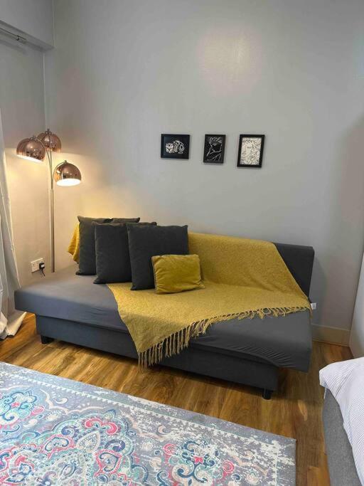 Ground Floor * Londra